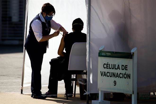 México, el segundo con menos población vacunada.-Ssa