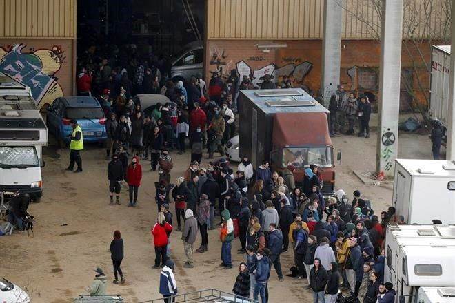 Desaloja Policía megafiesta de Año Nuevo en España