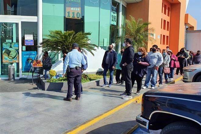 Adelantan regios compras ante restricciones