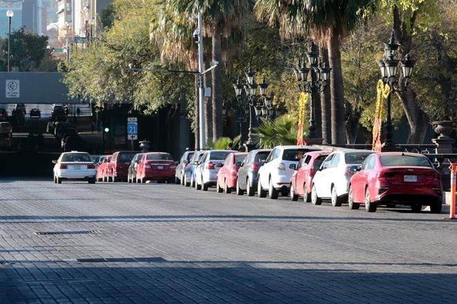 Abarrotan drive thru tras festejos