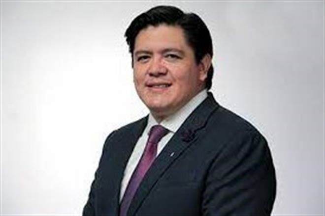 Renuncia director de INE señalado por contratación indebida