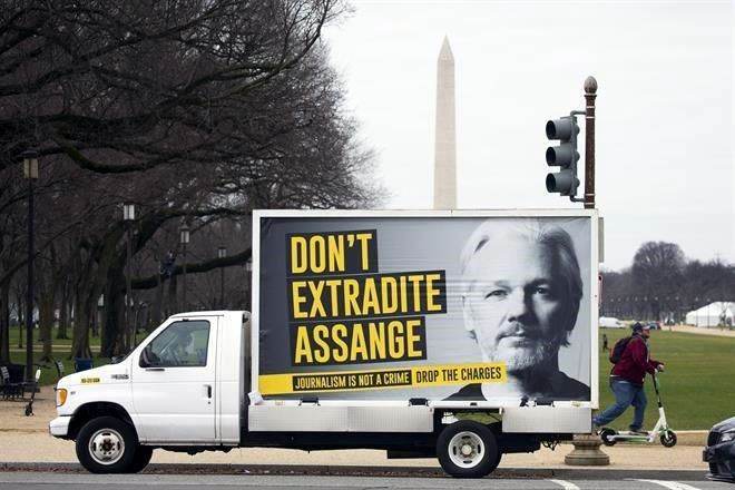 Solicitan asilo en Nueva Zelanda para Assange