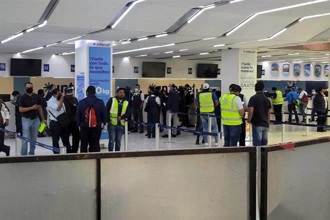 Deciden estallar huelga empleados de Interjet