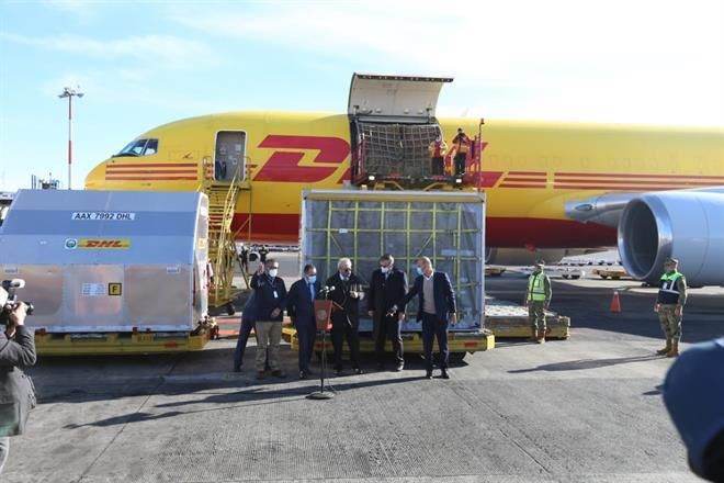 Arriban 439 mil vacunas al AICM; van a todo el País