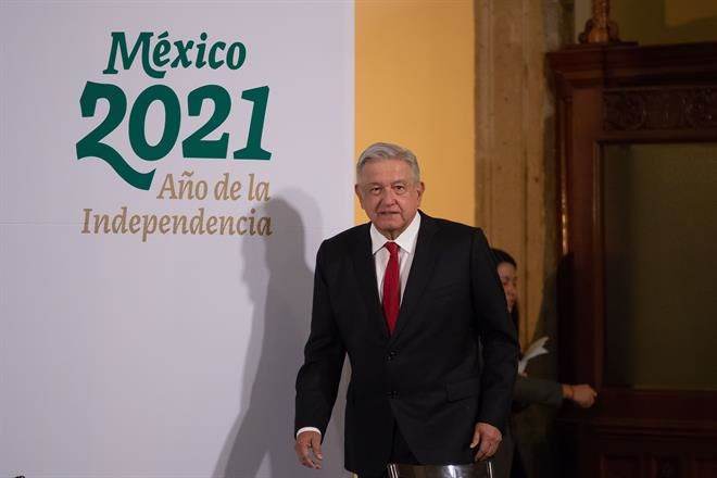 Servidores hacen labor de apoyo y no política.- AMLO