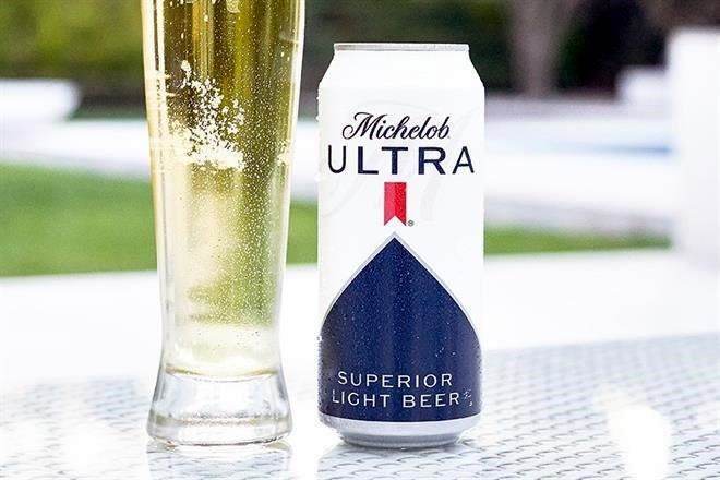 Enlatan a Michelob Ultra en aluminio para MacBook