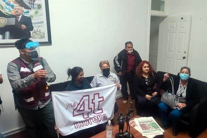 Irrumpen y vandalizan sede de Morena