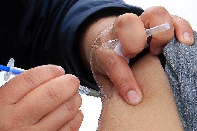 Advierten que falta de sueño afecta vacuna Covid