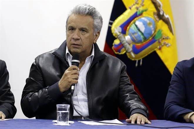 Aterriza de emergencia Presidente ecuatoriano en EU