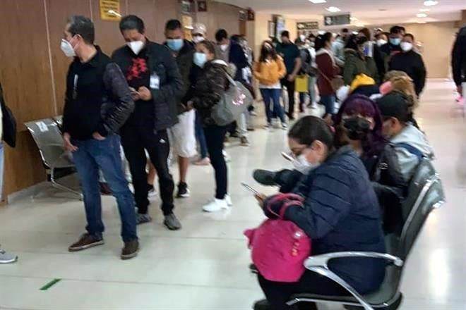 Causa aglomeraciones vacunación en La Raza