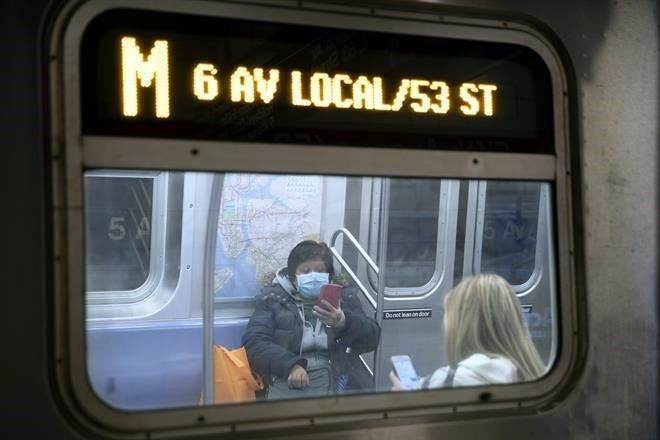 Exigirá EU mascarilla en transporte desde el lunes