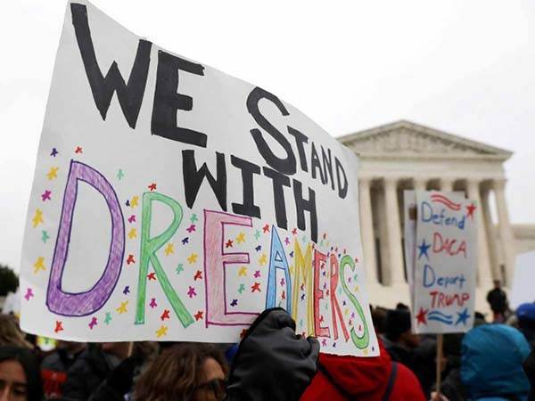 EU aprueba primeras solicitudes al DACA