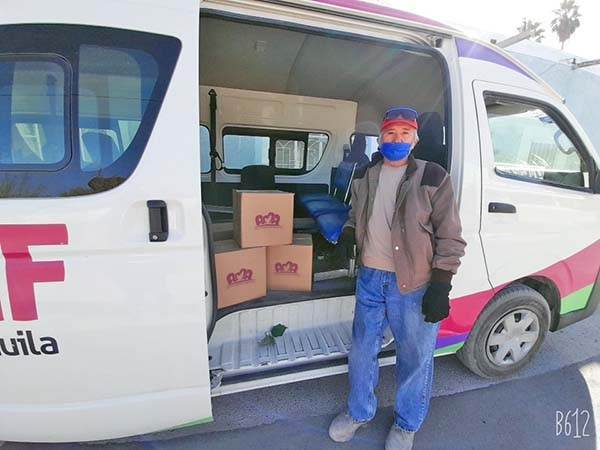 Llevan despensas a ejidos de San Buena