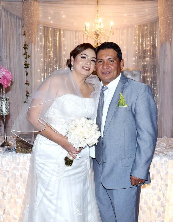 Bertha Elia Elizondo y Raúl García bodas de plata