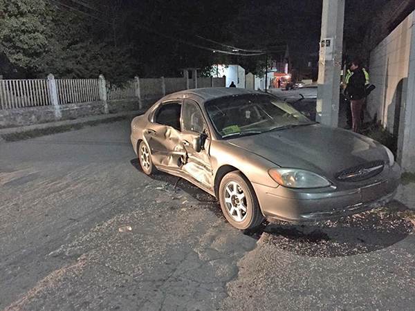 Fuerte accidente deja tres heridos