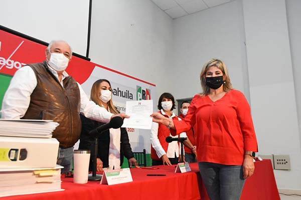 Es Gladys Ayala Flores precandidata del PRI