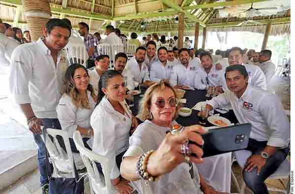 Gordillo gana amparo para evadir pago de 9.4 mdp en impuestos