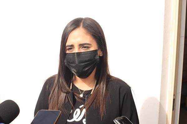 Entrega Presidenta del DIF roscas a ganadores
