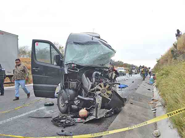 Joven madre y su hijo mueren en accidente carretero en Tamaulipas