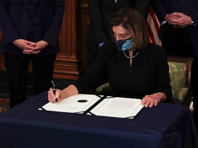 Firma Pelosi juicio político contra Trump