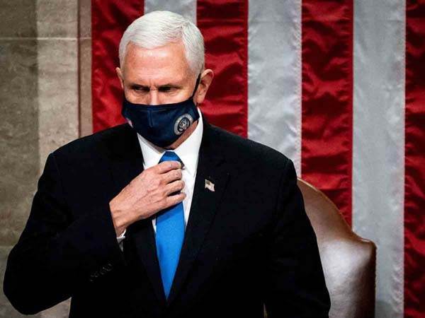 Pence rechaza invocar 25ª enmienda para destituir a Trump