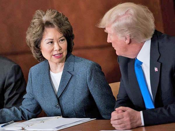 Renuncia Elaine Chao como secretaria de Transporte de EU