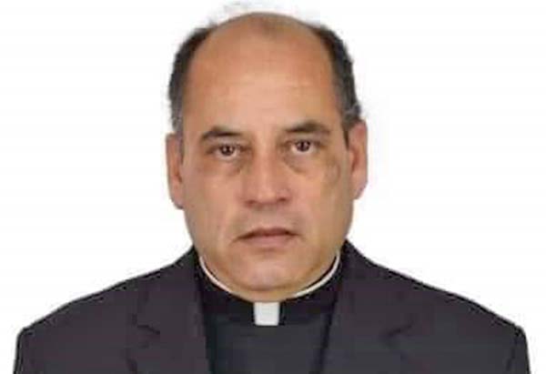 Oran por recuperación del padre Montelongo