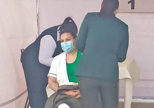 Aplican 435 vacunas al reanudar campaña