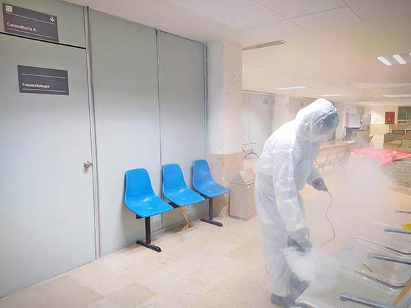 Sanitizan edificio del ISSSTE en Monclova