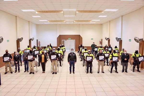 Agradece Julio Long a los policías en día
