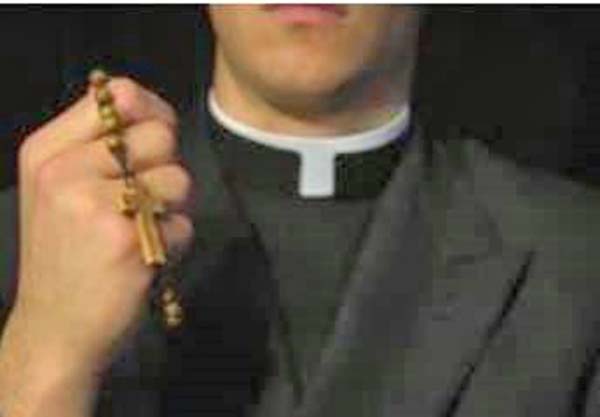 … Y se endemonia Covid con sacerdotes