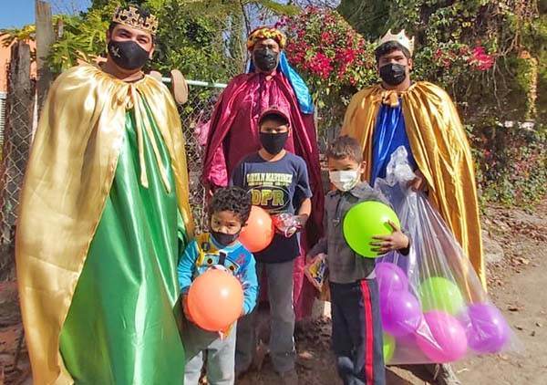 Visitan Reyes Magos ejidos de San Buena