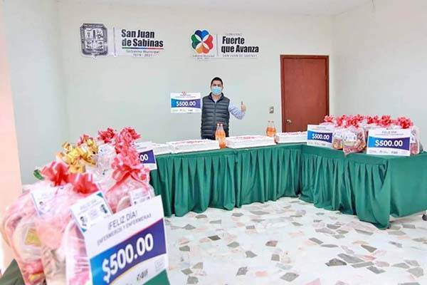 Festeja y agradece Julio a enfermeras