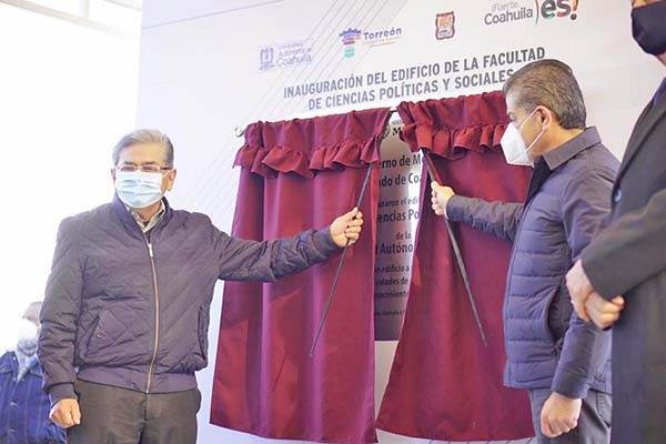 Inaugura Riquelme edificio de UAdeC