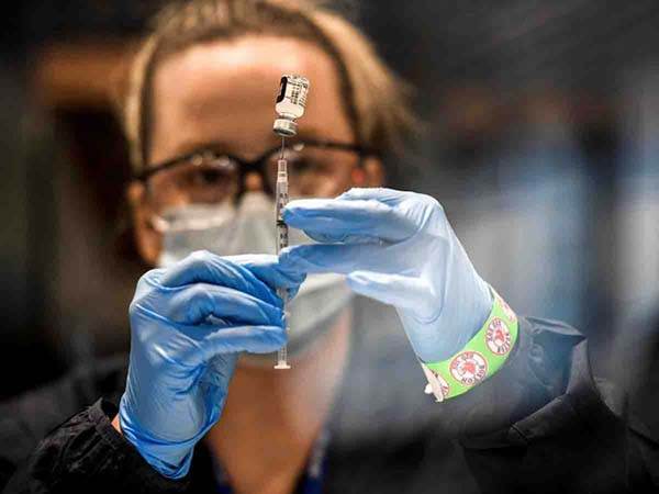 UE anuncia ‘control de exportación’ de vacunas