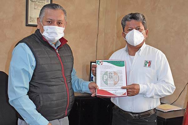 Se inscribe líder popular en la planilla de Murgía