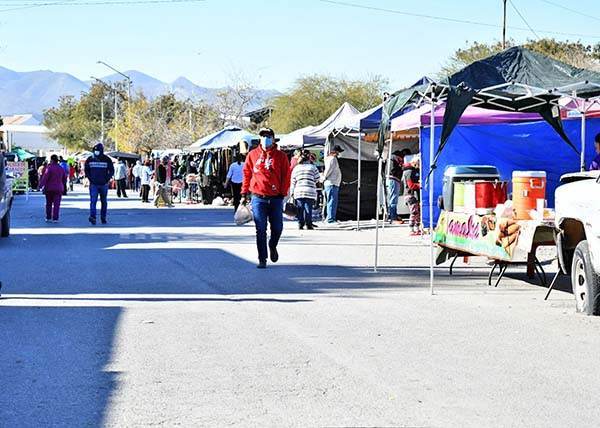 Afecta cierre de frontera a comerciantes informales
