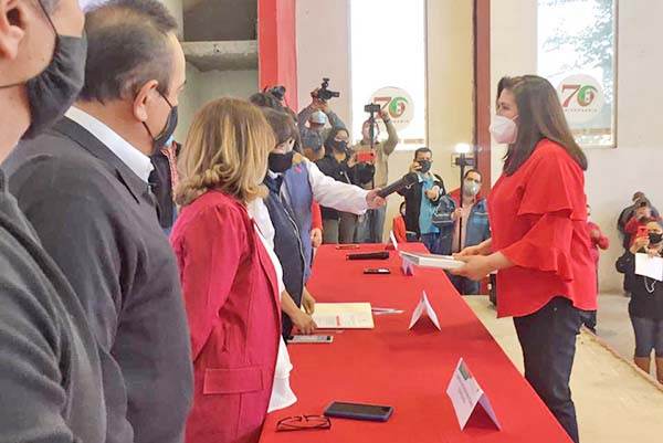 Registra PRI a Lupita Murguía en Monclova