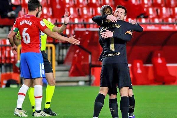 Golea Barcelona con dobletes de Griezmann y Messi