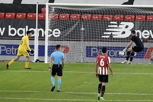 Marca Messi doblete en remontada blaugrana
