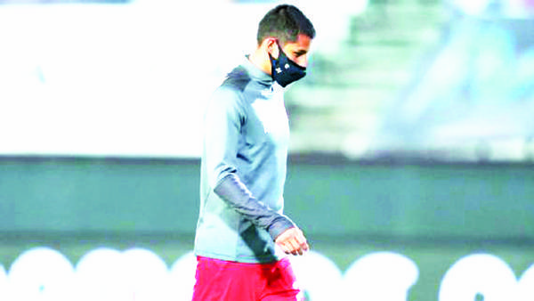 Carlos Cisneros no pasa prueba con Chivas, Van Rankin continúa en duda.