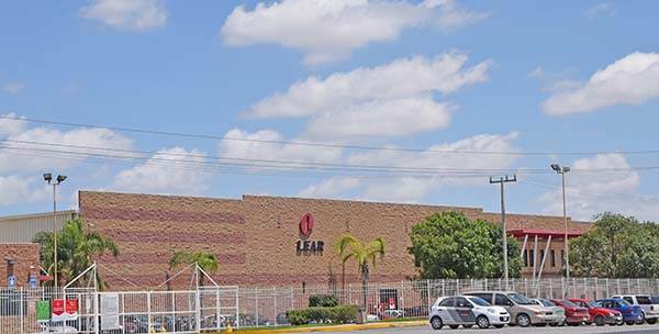 Aplazan el cierre de empresa Lear