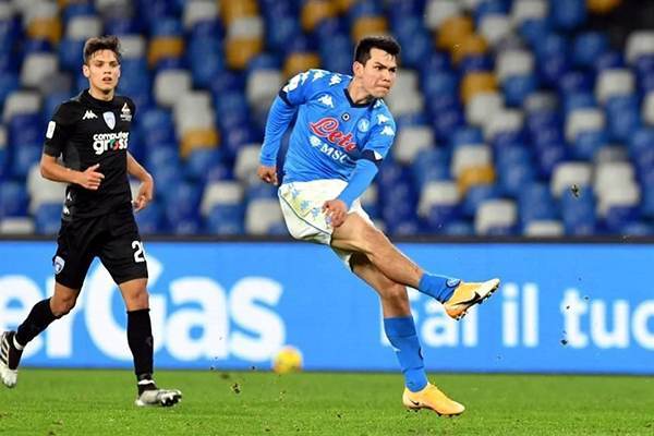 Conduce Lozano pase del Napoli en Coppa Italia