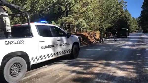 Sigue paralizado tráfico carretero
