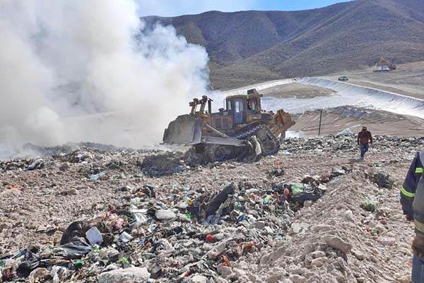 Consume incendio planta recicladora