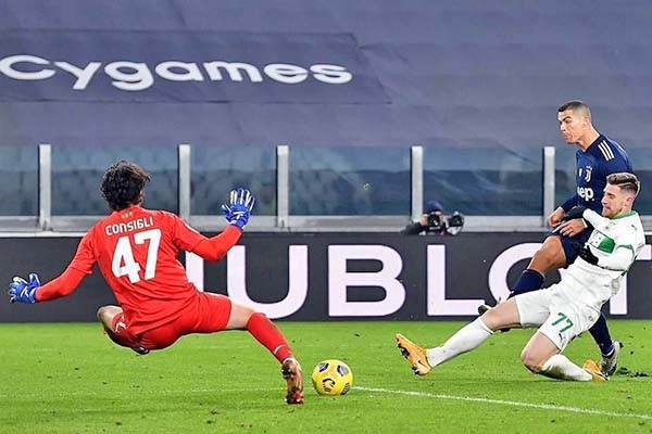 Iguala CR7 a máximo anotador de la historia