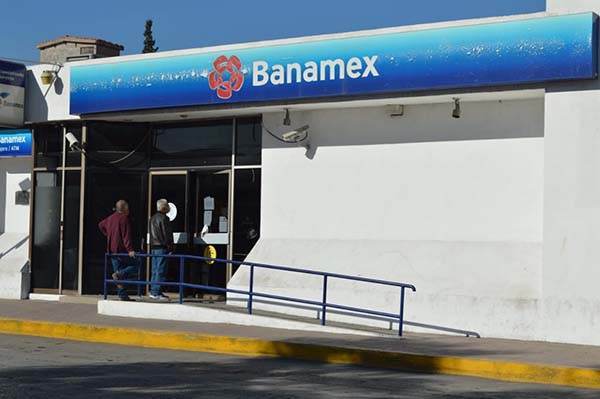 Se quedan pensionados sin hacer efectivo cobro