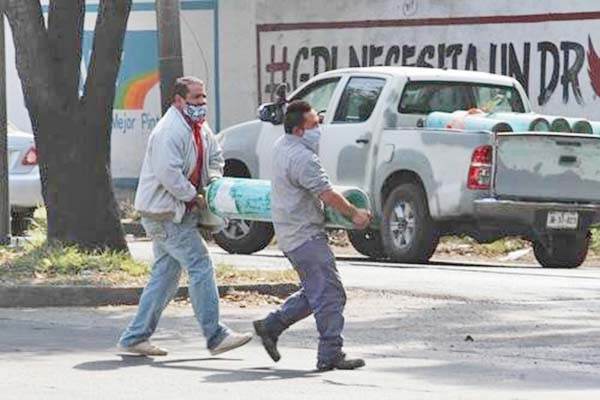 Rellenan 20 tanques de oxígeno a diario en DIF