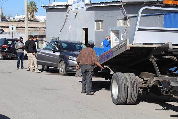 Unidad Especial recupera automóvil