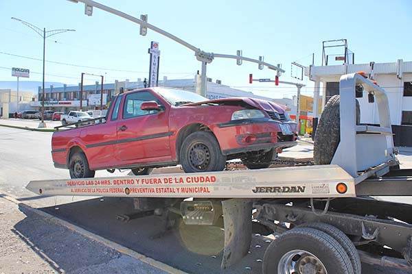 Troca choca por alcance en el Juárez